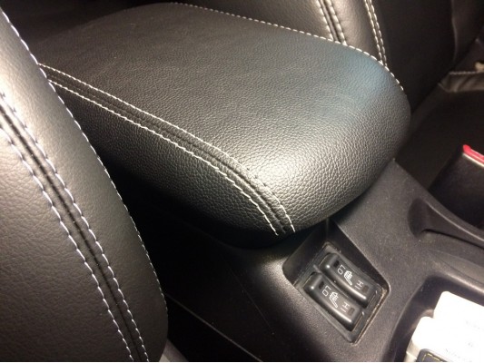 Перетяжка центрального подлокотника Перетяжка центрального подлокотника